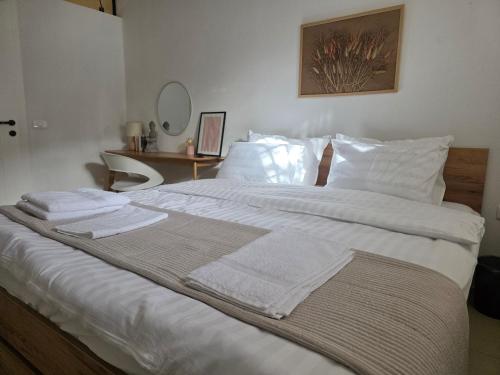 Calm & Central Apartments photo 3