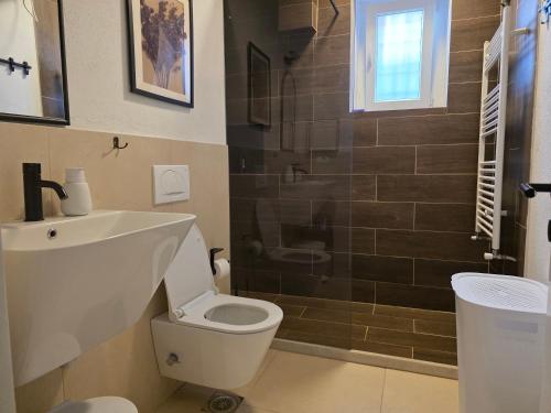 Calm & Central Apartments photo 10