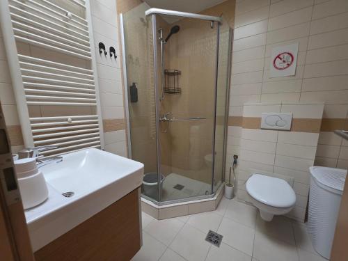 Calm & Central Apartments photo 22